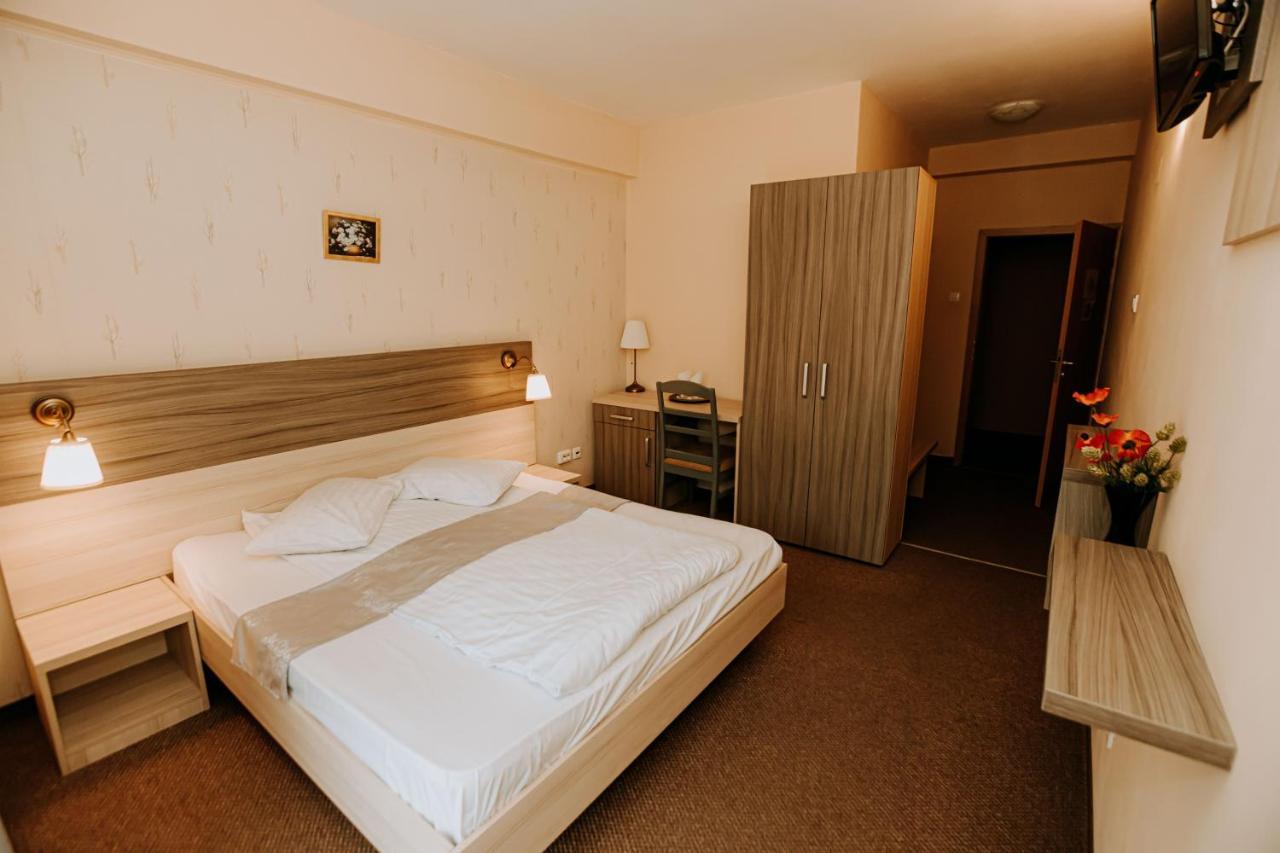 Guest House Lacul Linistit Moneasa Exterior photo