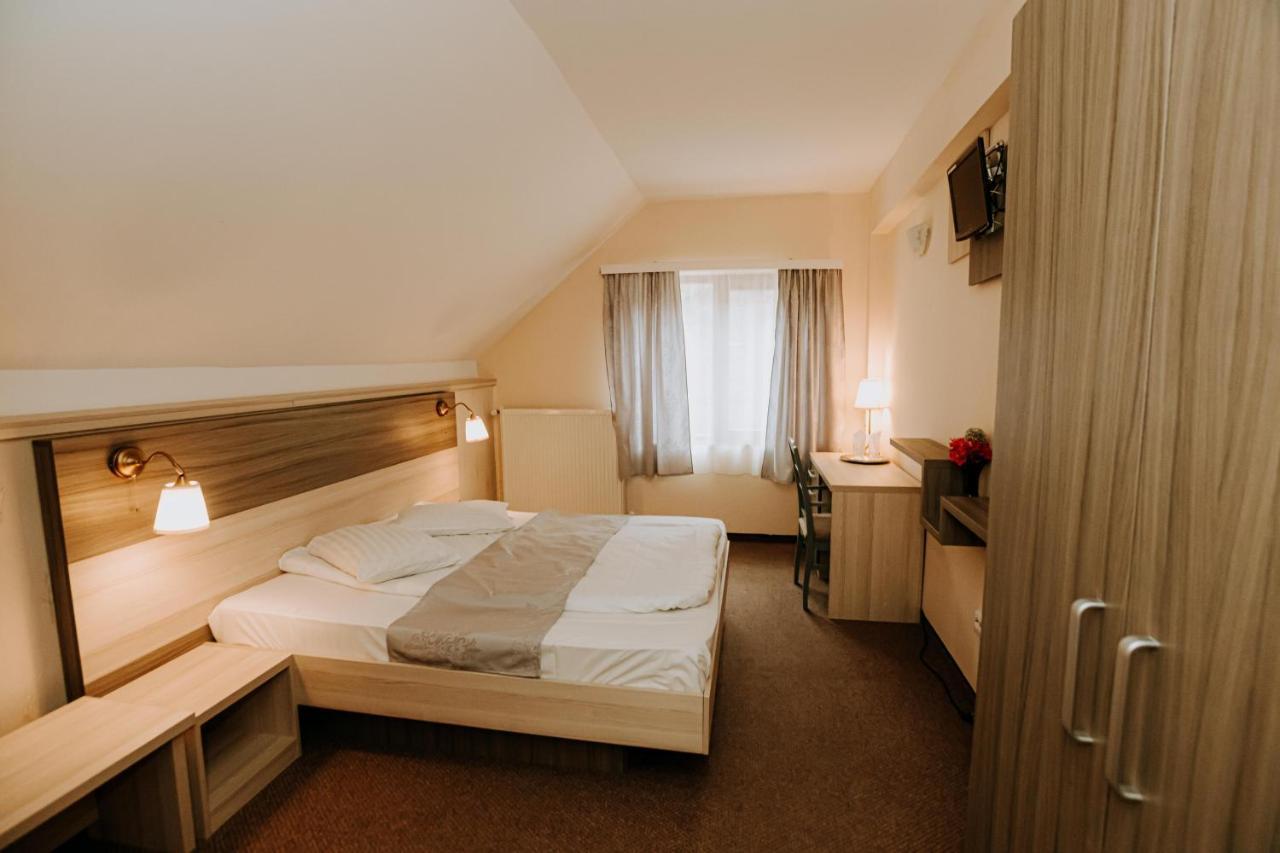 Guest House Lacul Linistit Moneasa Exterior photo